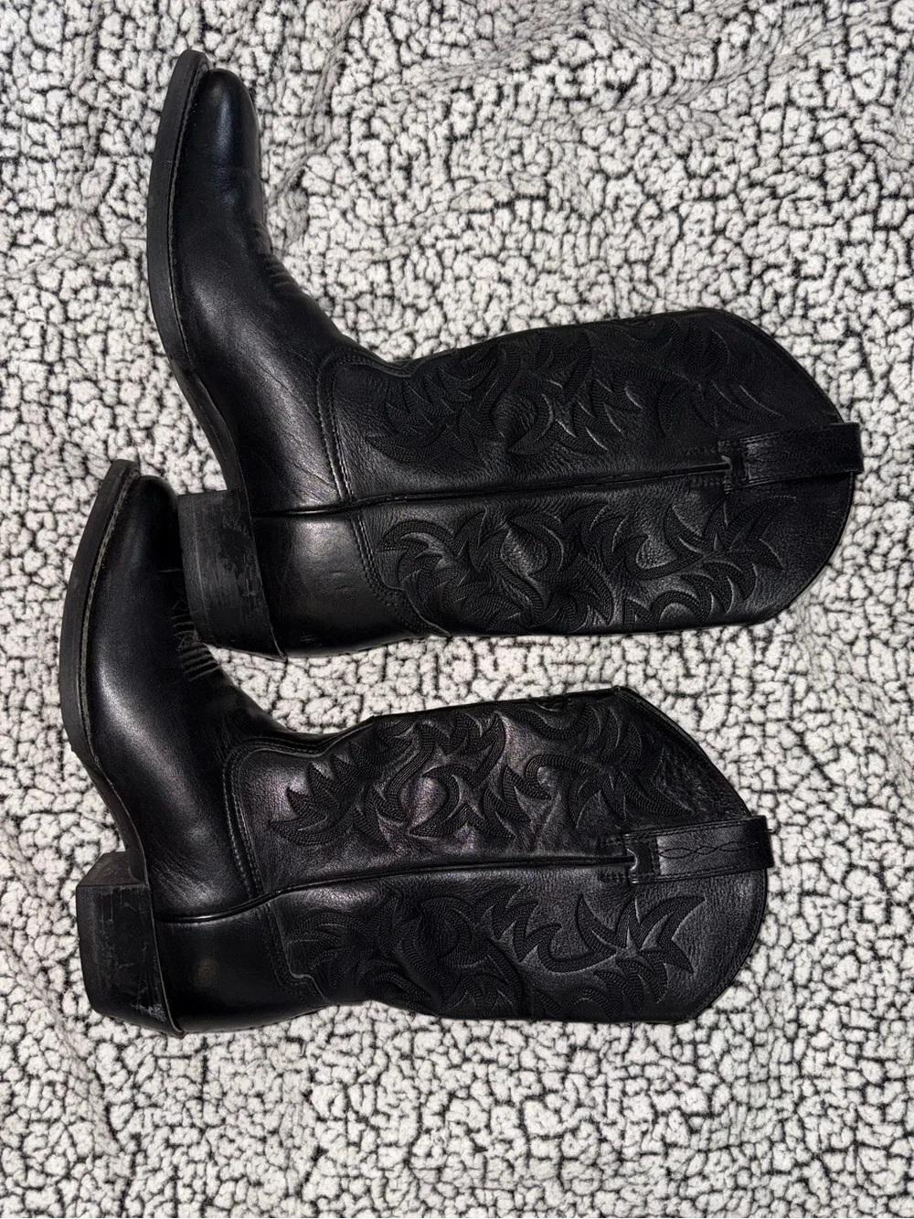 Ariat Black Leather Western Boots with Decorative Stitching